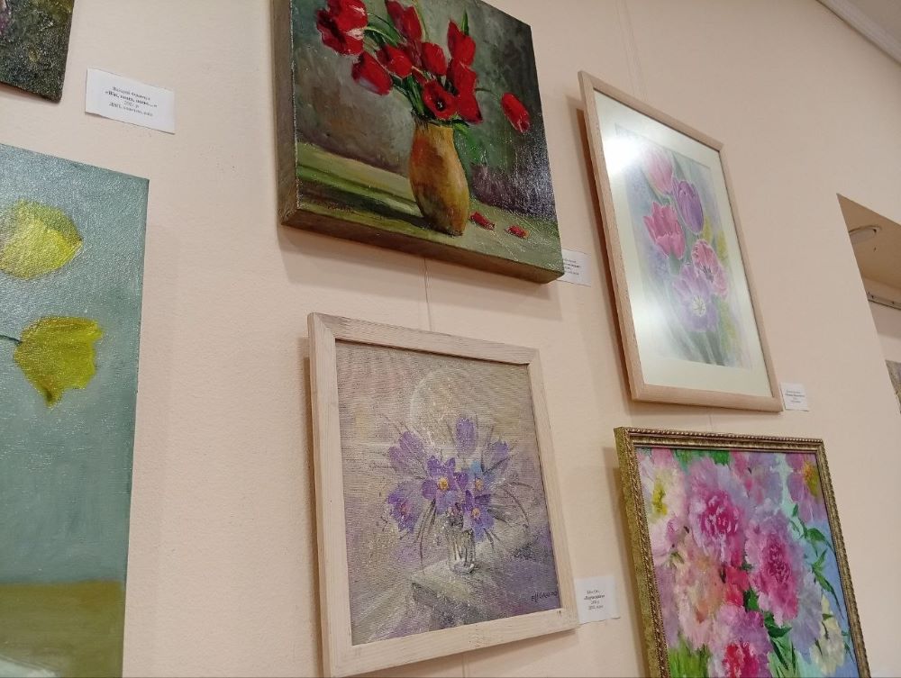 Мистецтво підтримки: у Києві відкрилася благодійна виставка «Весна красна»