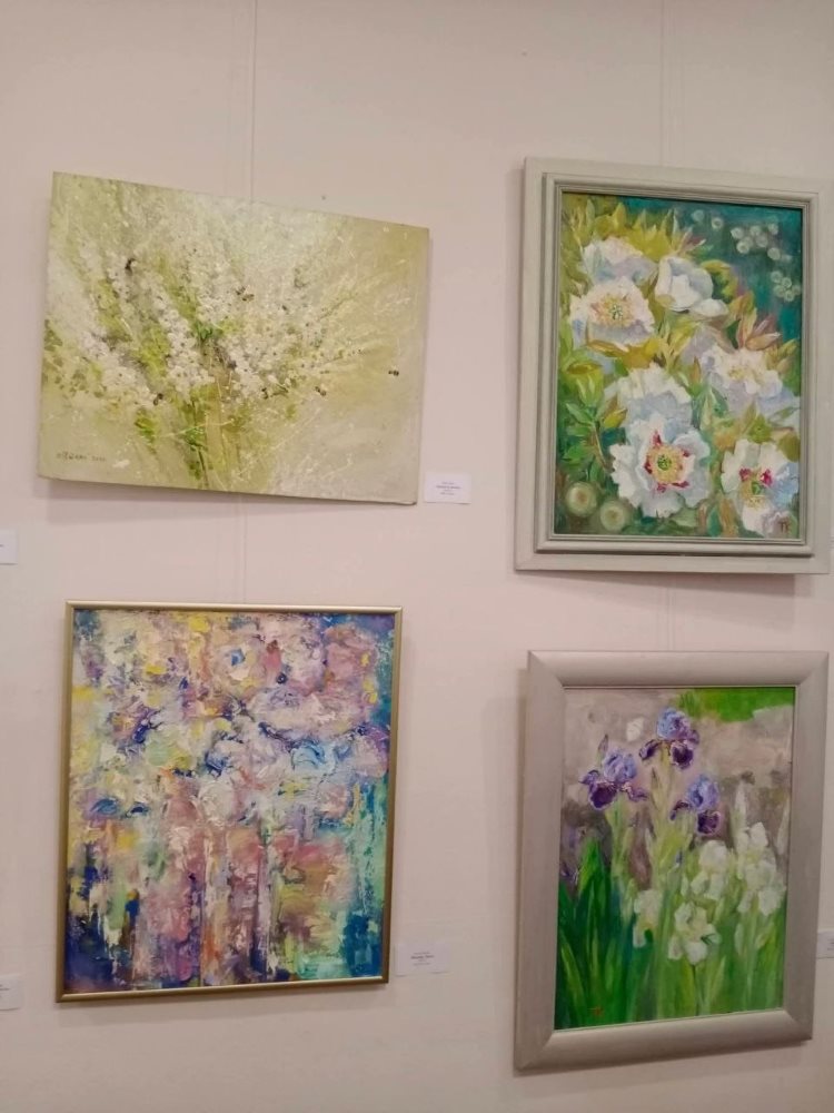 Мистецтво підтримки: у Києві відкрилася благодійна виставка «Весна красна»