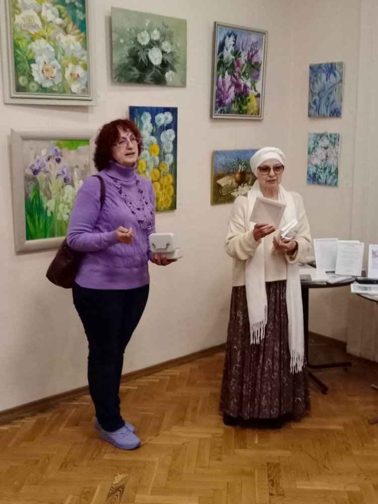 Мистецтво підтримки: у Києві відкрилася благодійна виставка «Весна красна»