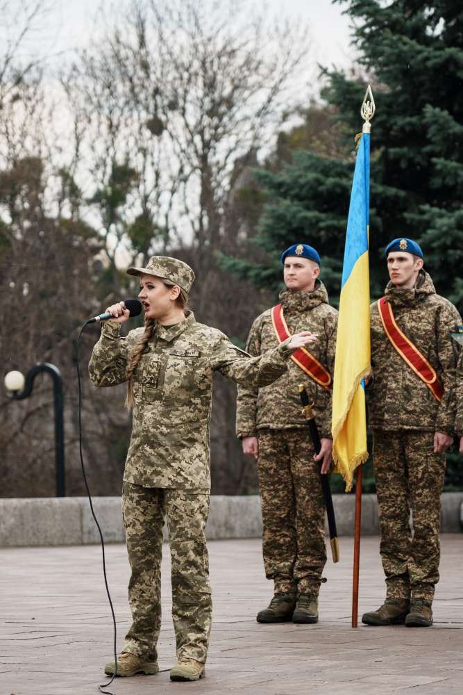 Військова співачка Охтирчанка презентує пісню про спецпідрозділ «Омега» НГУ до річниці його створення