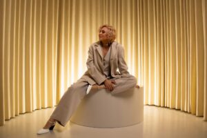 Українська співачка SVIT представила нову пісню «Стану всім» про силу бути поруч