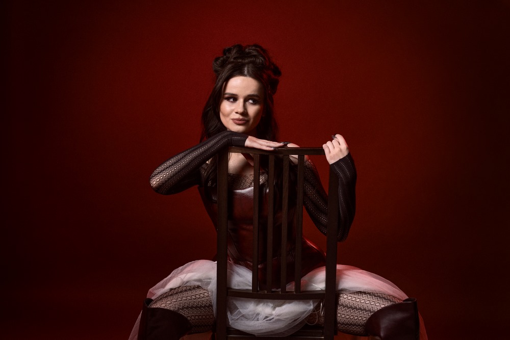 Нова SOWA: співачка презентувала драйвовий електропоп про внутрішній безлад