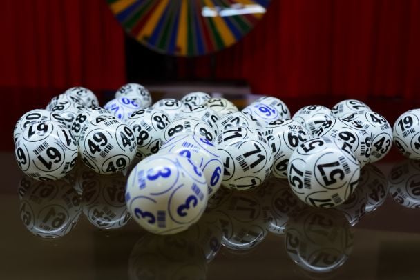 Жінка втратила чоловіка і виграла майже 59 мільярдів гривень: вона шокувала історією, як їй допоміг покійний