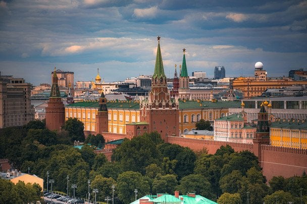 У Кремлі готують росіян до завершення війни без “великої перемоги” — The Telegraph