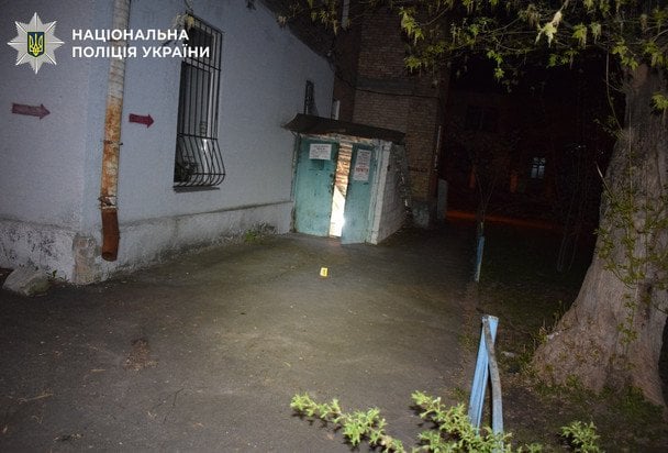 У Києві 18-річний молодик накинувся на жінку з арматурою: деталі, фото