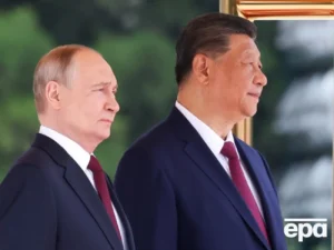 Путіна в Китаї виставили на посміховисько, змусивши ліпити пельмені із собачого фаршу. Відео