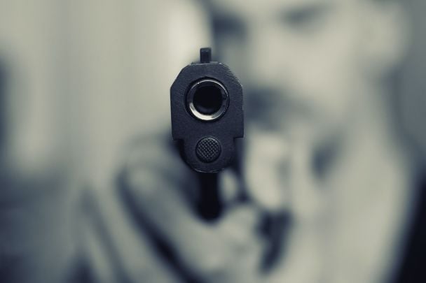 У Львові чоловік влаштував стрілянину на зупинці — соцмережі