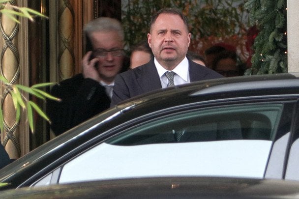 Єрмака після суду атакували яйцями: хто і навіщо це зробив