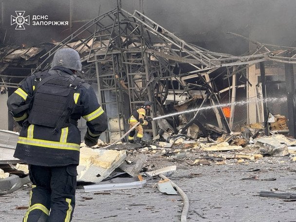 Розбитий в руїни дитсадок, "прильоти" у житлових кварталах та вбиті люди: РФ цинічно зірвала режим тиші (фото, відео)