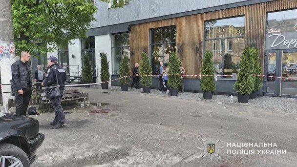 Чоловік підірвав гранату посеред вулиці: поранені поліцейські та цивільний