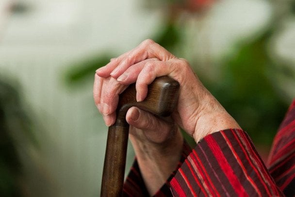 Хто з пенсіонерів може оформити доплату у понад 1 тисячу гривень