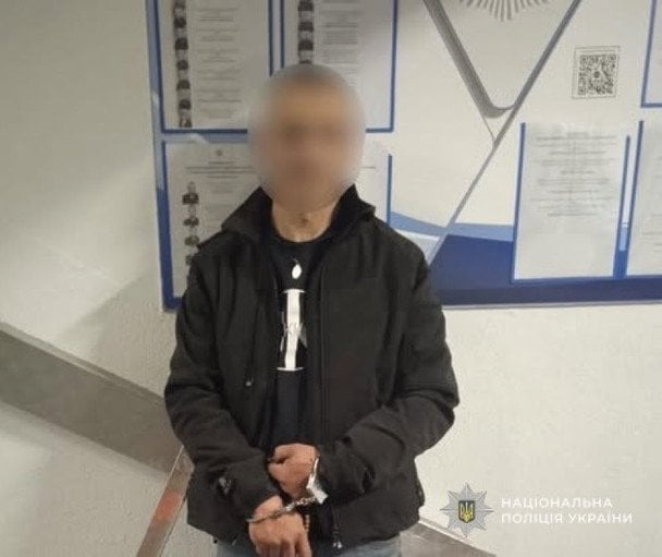 «Приставив ножа до горла»: у Львові чоловік взяв у заручниці 13-річну дівчинку, побачивши ТЦК