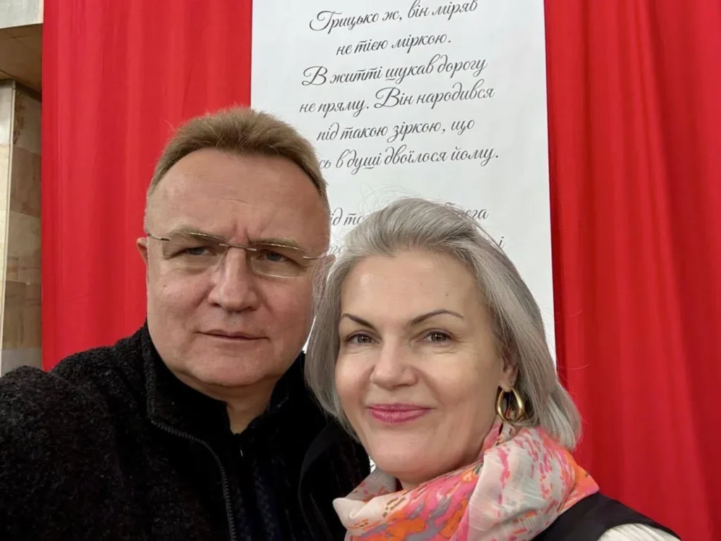 Величезний маєток з укриттям, який обстріляли з гранатомета. Який вигляд має зсередини будинок мера Львова Величезний маєток з укриттям, який обстріляли з гранатомета. Який вигляд має зсередини будинок мера Львова