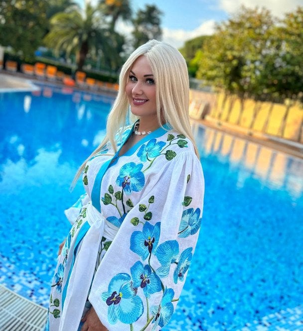 Катерина Бужинська захопила фото з дітьми від чоловіка-іноземця та похизувалась їхніми успіхами