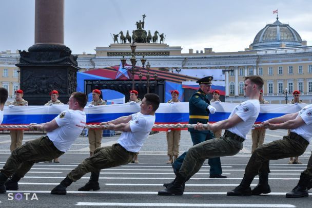 Безпілотники нібито летіли на Санкт-Петербург: у Ленобласті чули вибухи та звуки БПЛА