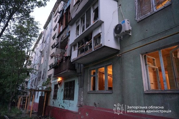 Росія вдарила по обласному центру: є потерпілі, понівечені багатоповерхівки, спалахнули пожежі (фото)