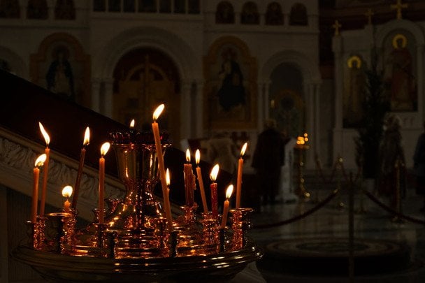 6 травня — яке церковне свято, чому варто походити босоніж по траві з росою