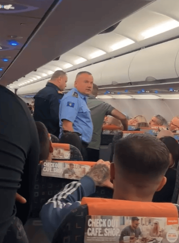 Плювки, горілка та поліцейські: п’яна пасажирка зірвала рейс до Туреччини