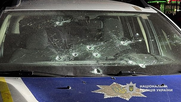 Автоматна черга з двору: як розстріляли поліцейських на Хмельниччині (відео)