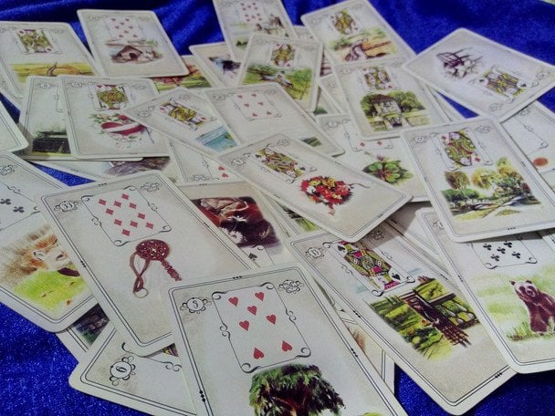 Не всі відповіді лежать на поверхні: прогноз за оракулом Ленорман на 16 травня