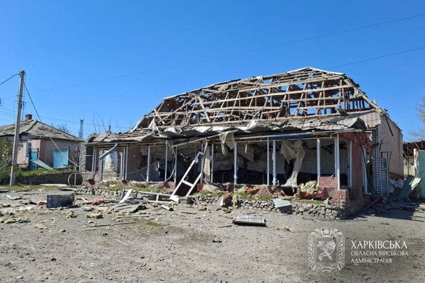 "Не можу тут бути ні секунди": Росія вдарила ракетою посеред дороги, багато загиблих