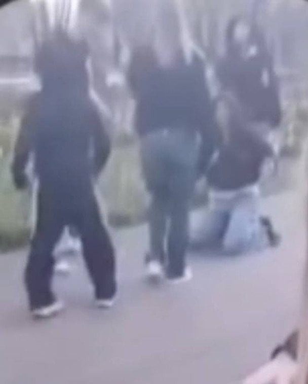 Змушували ставати на коліна: у Польщі жорстоко познущалися з українських дітей