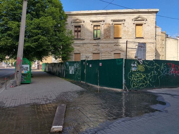 Скандал з реставрацією історичного будинку на Подолі: хто та навіщо топить пам’ятку Скандал з реставрацією історичного будинку на Подолі: хто та навіщо топить пам’ятку