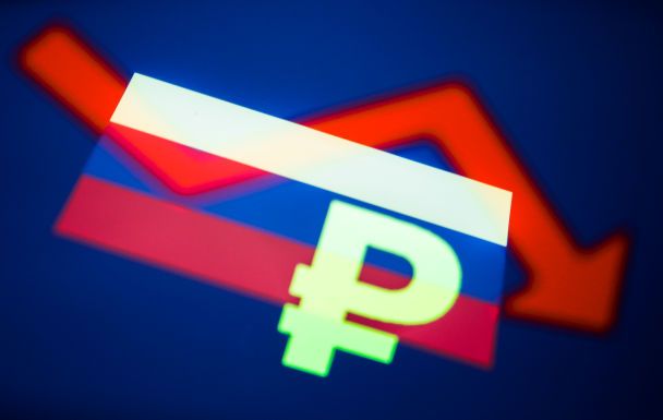 Вперше з 2023 року: російська військова економіка почала скорочуватися — Bloomberg