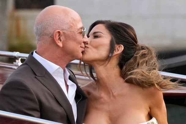 Відоме подружжя спровокувало скандал внеском у понад 10 млн доларів на Met Gala: що критикують зірки