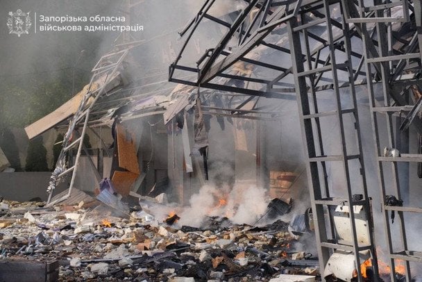 Росія влаштувала масовану криваву атаку на обласний центр України: багато загиблих та страшні пожежі