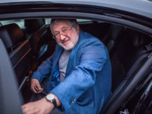 "Стіл був завалений грошима". Відомий актор згадав, як обслуговував Коломойського й Філатова