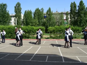 У РФ випускники плачуть гіркими сльозами – їм заборонили танцювати вальс під хіти Стінга і Г'юстон