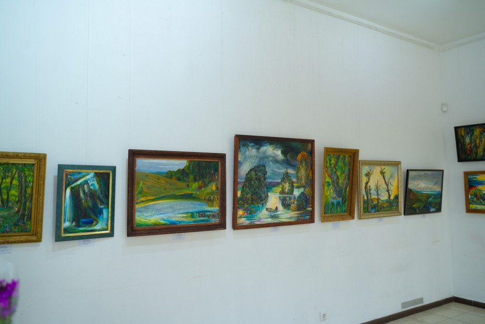 Перша персональна виставка Анатолія Фролова відкрилася у Києві: «Казковий світ» митця, який створював образи дитинства поколінь