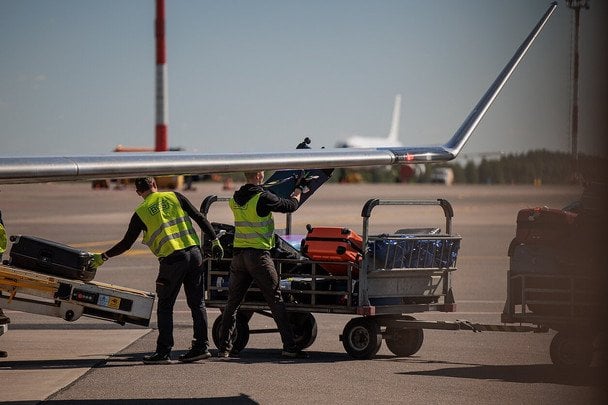 Аеропорт Литви закрили через атаку з Білорусі: у небі засікли дивні об’єкти, що відомо
