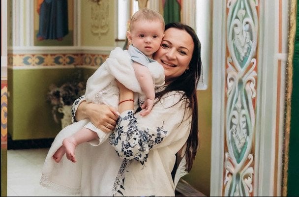 Ексдружина Ращука без нього похрестила їхнього 7-місячного сина та показала щемливі фото з таїнства Ексдружина Ращука без нього похрестила їхнього 7-місячного сина та показала щемливі фото з таїнства