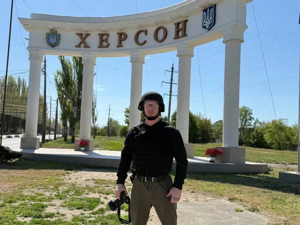 "Херсон. Дніпровський рубіж". Фотограф Ревуцький показав життя "міста-форпосту на самій межі вогню"