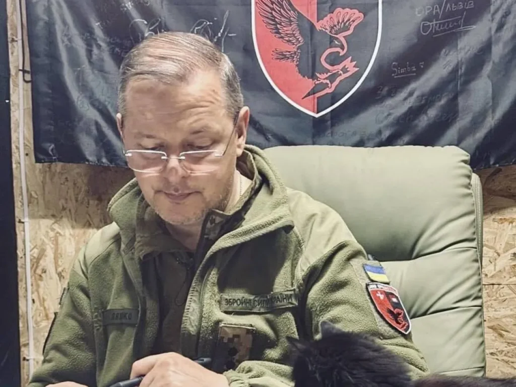 Олег Ляшко опублікував свіже фото, на якому він обіймає матір