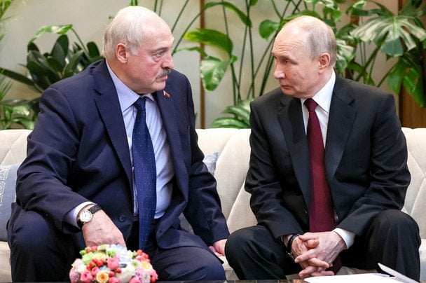 Між Путіним та страхом: на чиєму боці зараз Лукашенко щодо війни в Україні Між Путіним та страхом: на чиєму боці зараз Лукашенко щодо війни в Україні