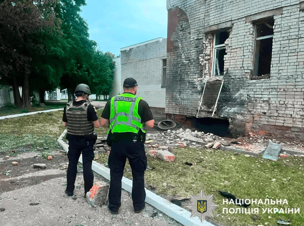 Масована атака дронів на Чернігівщину: є поранені, пошкоджено лікарню, школу та енергооб’єкти (фото)