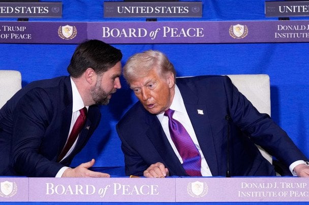Готує власну гру: Венс може відмежовуватися від Трампа