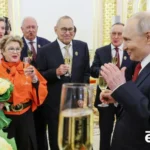 "Купка маразматиків і стара повія". Як Нейолова "зіпсувала некролог", прийнявши орден від Путіна