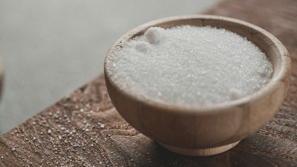 Чи справді морська сіль корисніша за кам’яну та яку не варто використовувати для консервації