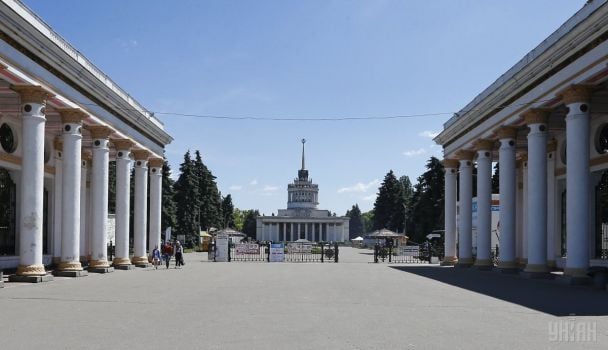 ВДНГ після обстрілу Києва: пошкоджено оранжерею та павільйони комплексу (фото)