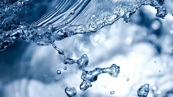 ШІ з’ясував, що насправді приховує звичайна пляшка води: результати шокувального відкриття