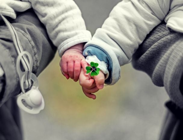 Медики приголомшені: 36-річна мати народила природним шляхом 3 пари близнюків за 3 роки
