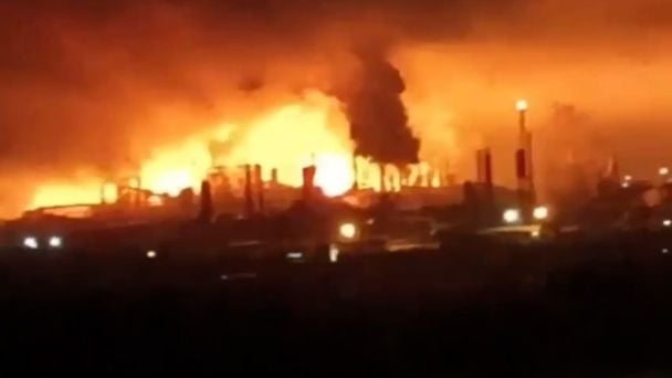 Паливний колапс наближається: український дрон зупинив один із найбільших НПЗ Росії