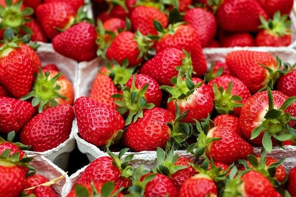 Як заморозити і розморозити полуницю, щоб не втратити смак: поради кухарів та головні помилки