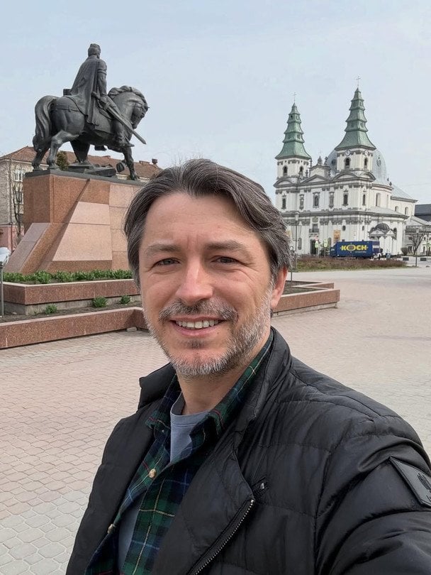 Сергій Притула на власне 45-річчя показав дружину-красуню і 4 дітей та розчулив зверненням до них