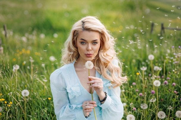Аліна Гросу заспівала про розлуку та зізналася, чим натхненна: "Лиш останній вечір не віднімай"