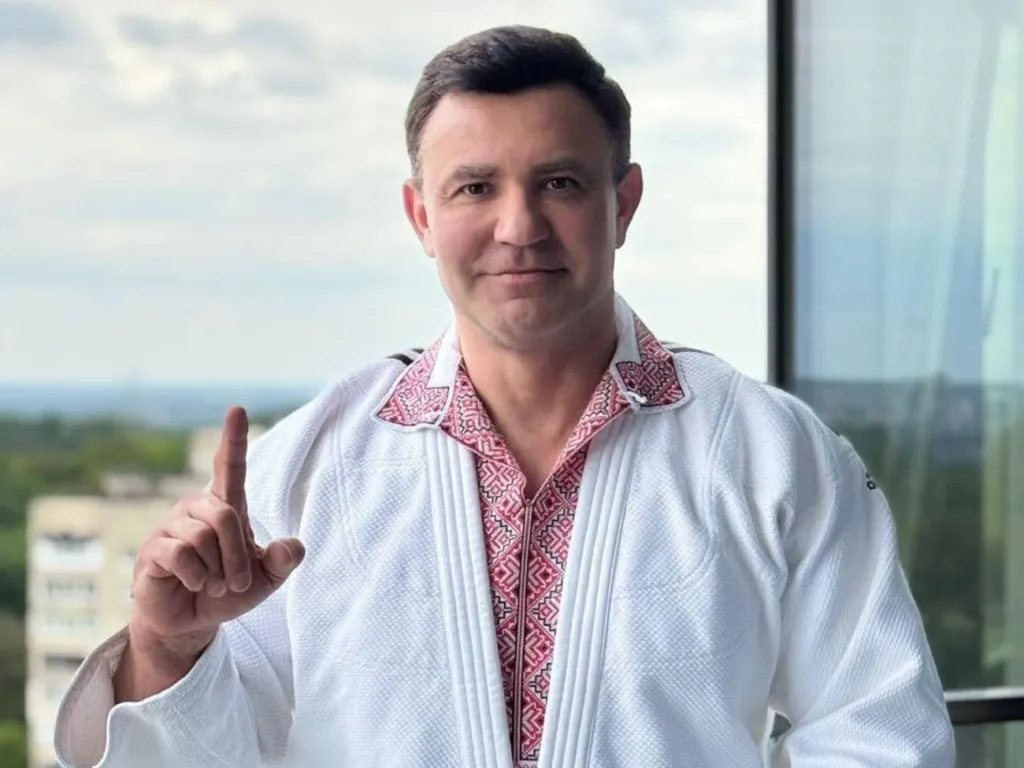 Скільки грошей отримує у ВР нардеп Тищенко у ВР, який зберігає готівкою сотні тисяч доларів і євро